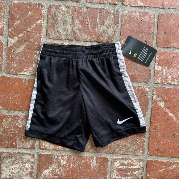 NWT Kids Nike Shorts Size 4 - Picture 1 of 2